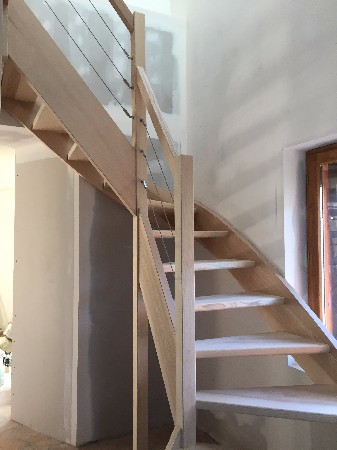 escalier bois de frêne, câbles inox,fabrication artisanale